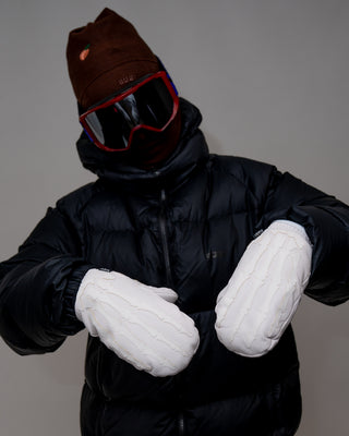 BUSI Skeleton Gloves White snowboard gloves, on model